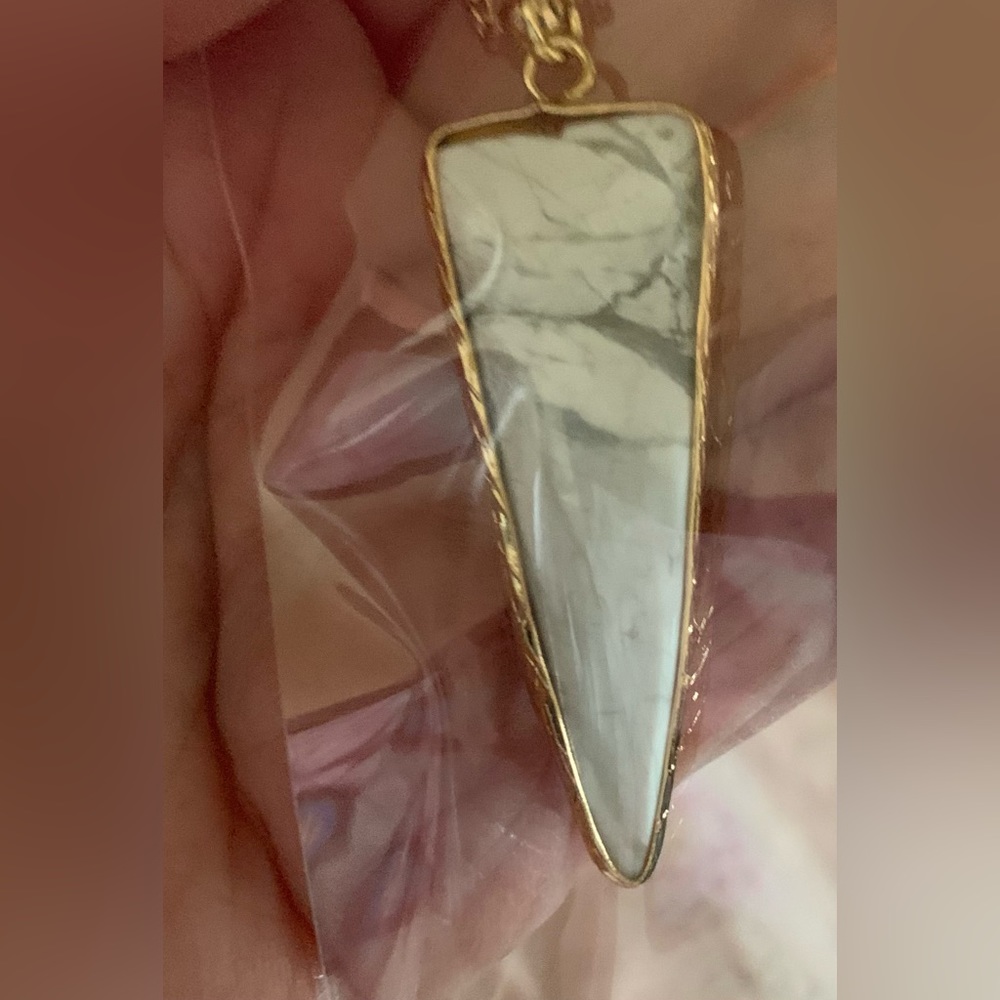 18” Marble looking necklace NWT
